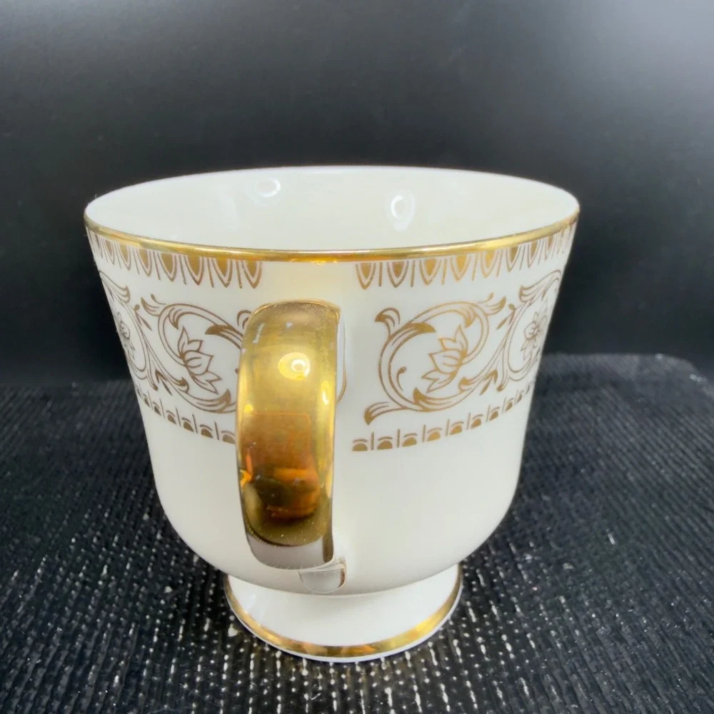 Royal Castle Goldaccent Ivory China Tea Cup and Saucer Set Gold Trim‎ Japan VTG